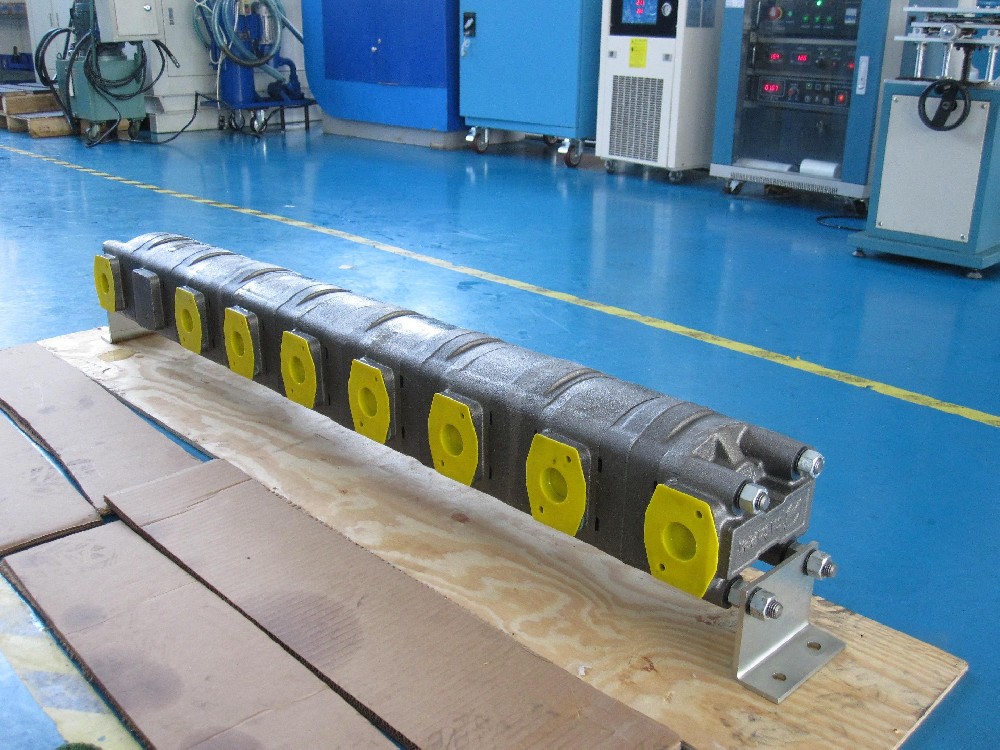 Разделитель потока типа чугуна управляет 8 гидравлическими цилиндрами и применяется в синхронной системе гидравлических цилиндров в металлургических компаниях